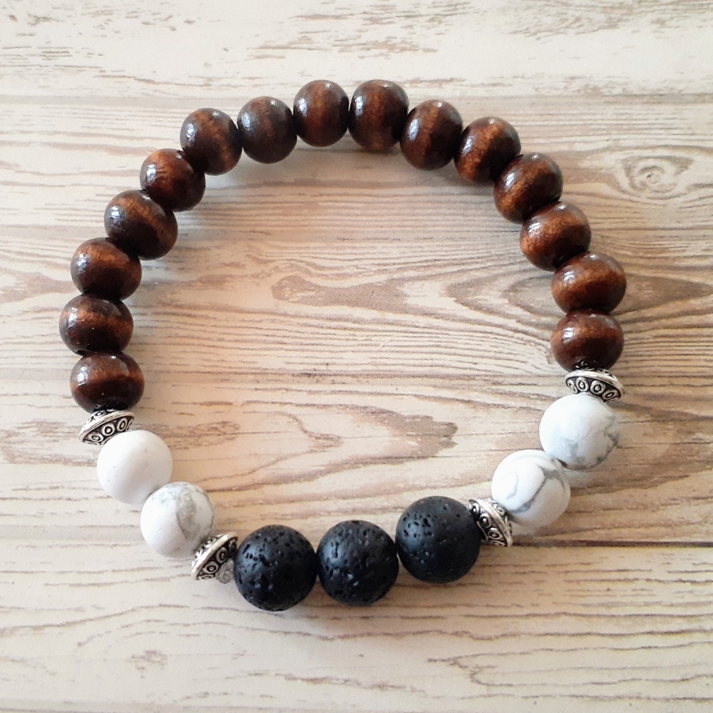 💙3/$25💙 White Howlite/Wood Diffuser Bracelet - Picture 2 of 2